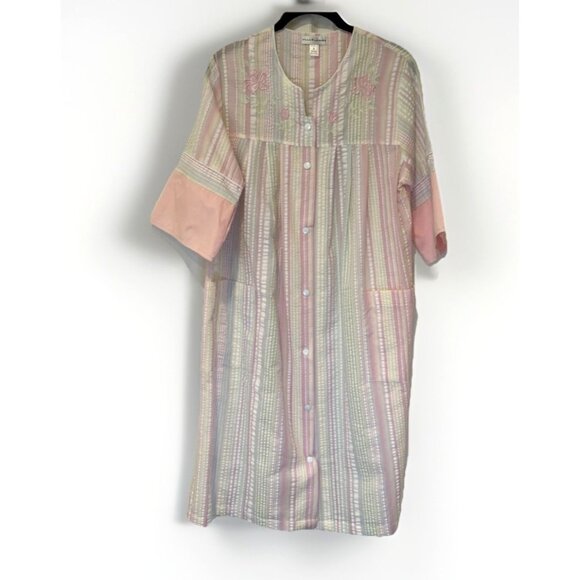 Miss Elaine Seersucker Midi Robe Small Pink Striped‎ Snap Embroidery Housecoat - Picture 1 of 10